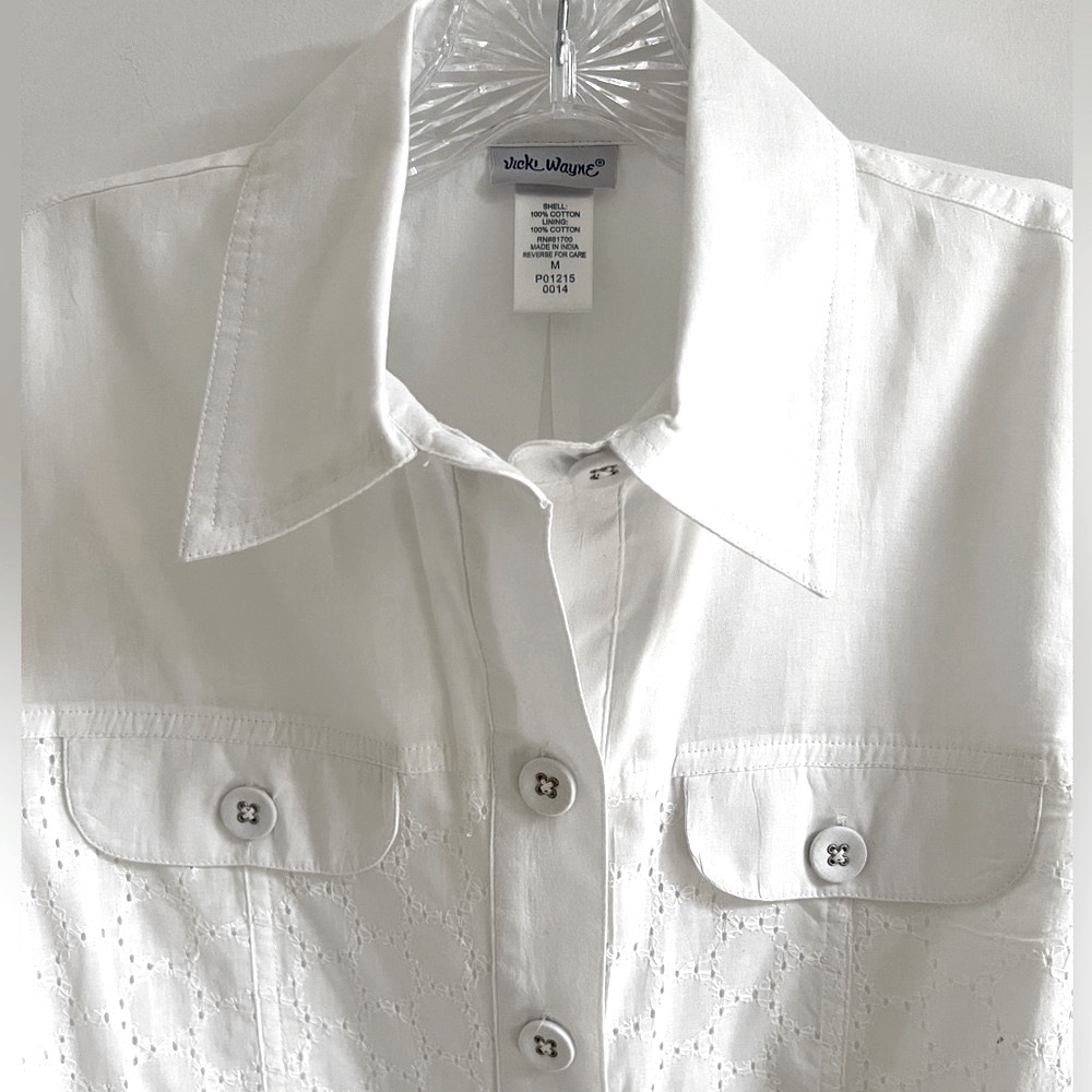100% Soft Cotton White Eyelet-Style Jacket or Top (Lined) M